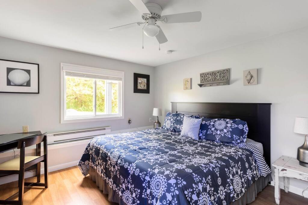 그로튼 Unique Retreat With Private Patio, 4 King Beds And Bbq 빌라 외부 사진