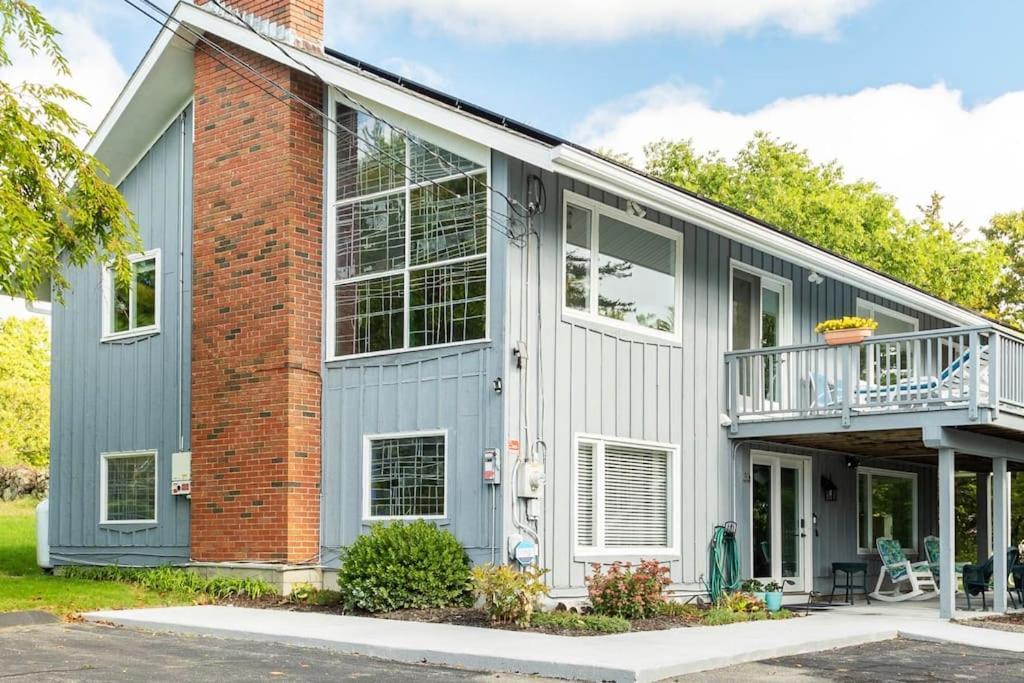 그로튼 Unique Retreat With Private Patio, 4 King Beds And Bbq 빌라 외부 사진